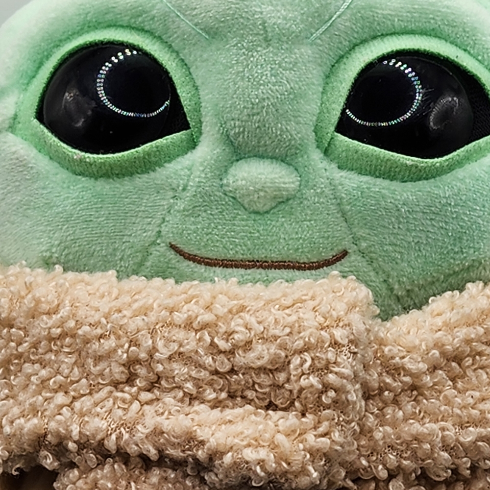 Disney Star Wars: The Mandalorian Yoda The Child 9 inch Plush. Soft And Clean! - Picture 6 of 6